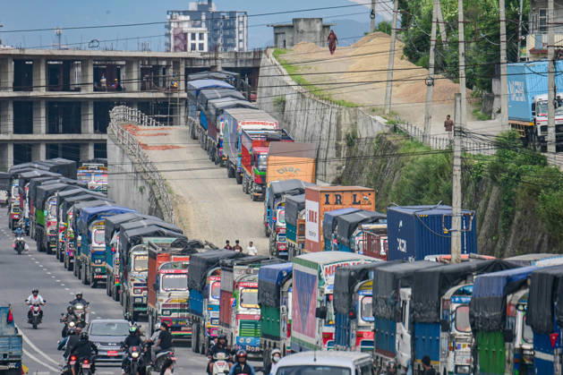 Deadly Rasuwa Floods Bring Highway Traffic To A Standstill Across Nepal Trucks and other vehicles remain stranded along the Kalanki-Thankot-Nagdhunga route in Kathmandu, Nepal, on August 27, 2026, as major highways remain closed following flash floods and landslides. The stranded vehicles occupy multiple lanes along the road, causing traffic congestion and disrupting movement in the area. The floods swept through Rasuwa and other parts of central Nepal before surging downstream along the Trishuli and Narayani river systems, damaging roads, bridges, settlements and other infrastructure. The Nagdhunga-Muglin route, a key road connection between Kathmandu and other parts of the country, has been closed, disrupting the movement of people and go Copyright: xSafalxPrakashxShresthax originalFilename: shrestha-deadlyra260827_npzyp.jpg