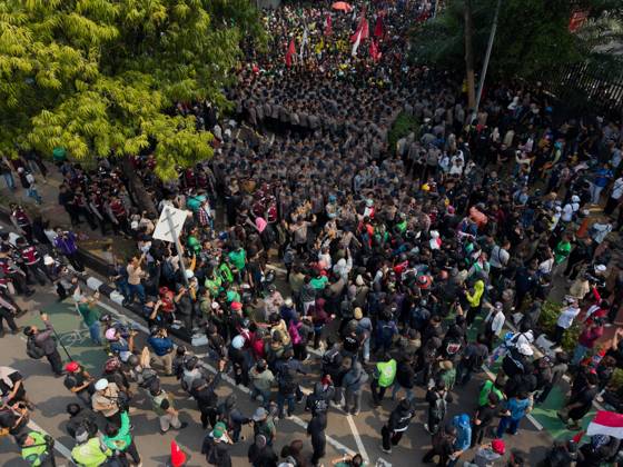 August 27, 2026: Jakarta, Indonesia, 27 August 2026 : Thousands of students and people held demonstration in fromt of Indonesianhouse of representative, the demonstration end with riots  - ZUMAh128 20260827_zap_h128_015 Copyright: xDonalxHusnix