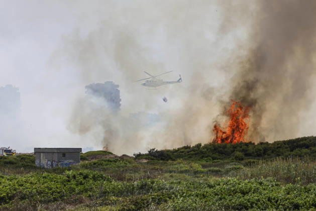 Several fire crews and aerial resources have been deployed to a fire in Gola de Pujol, in El Saler, Valencia. A helicopter during efforts to extinguish a wildfire on August 27, 2026, in Gola de Pujol, El Saler, Valencia, Valencian Community, Spain. Three aerial resources and six crews from the Valencia Municipal Fire Department are working to extinguish a fire that broke out in Gola de Pujol, within the Devesa de El Saler, a protected area belonging to the Albufera Natural Park. The fire has already necessitated preventive evacuations of Tower 1 of the residential complex in the Devesa de El Saler area and the parking lot, and has led to the preventive closure of the CV 500 highway, which connects this natural area with Valencia. AUGUST 27  Copyright: xRoberxSolsonax 7734514