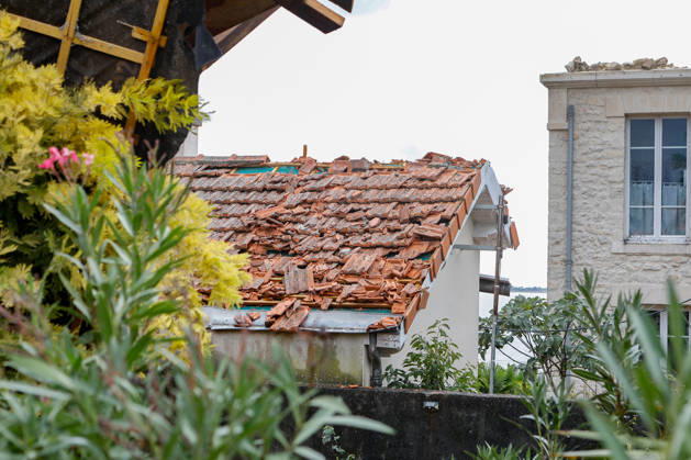 RECORD DATE NOT STATED Fouras, the storm on Wednesday, August 26, 2026; damage along the southern coast of Fouras Romuald Augé MAXPPP Fouras 27082026 Romuald Augé MAXPPP Thursday, August 27, 2026, in the aftermath of the strong winds that struck the Atlantic coast on Wednesday, August 26, villas on the southern coast of Fouras were heavily affected; firefighters are on site repairing the damage. Fouras, France, Aug. 27, 2026 In the wake of the strong winds that struck the Atlantic coast on Wednesday, August 26, villas on the southern coast of Fouras were heavily affected; firefighters are on site repairing the damage. Fouras, southern coast, France Copyright: xMAXPPPxRomualdxAugéx AUG202608274430 AUG202608274430