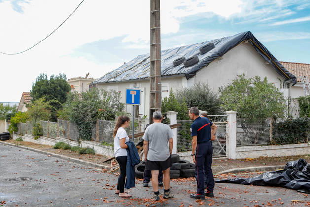 RECORD DATE NOT STATED Fouras, the storm on Wednesday, August 26, 2026: Damage along the southern coast of Fouras Romuald Augé MAXPPP Fouras 27082026 Romuald Augé MAXPPP Thursday, August 27, 2026, in the aftermath of the strong winds that struck the Atlantic coast on Wednesday, August 26, villas on the southern coast of Fouras were heavily affected; firefighters are on site repairing the damage. Fouras, France, Aug. 27, 2026 In the wake of the strong winds that struck the Atlantic coast on Wednesday, August 26, villas on the southern coast of Fouras were heavily affected; firefighters are on site repairing the damage. Fouras, waterfront, southern coast, France Copyright: xMAXPPPxRomualdxAugéx AUG202608274411 AUG202608274411
