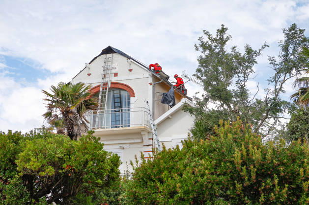 RECORD DATE NOT STATED Fouras, the storm on Wednesday, August 26, 2026; damage along the southern coast of Fouras Romuald Augé MAXPPP Fouras 27082026 Romuald Augé MAXPPP Thursday, August 27, 2026, in the aftermath of the strong winds that struck the Atlantic coast on Wednesday, August 26, villas on the southern coast of Fouras were heavily affected; firefighters are on site repairing the damage. Fouras, France, Aug. 27, 2026 In the wake of the strong winds that struck the Atlantic coast on Wednesday, August 26, villas on the southern coast of Fouras were heavily affected; firefighters are on site repairing the damage. Fouras, waterfront, southern coast, France Copyright: xMAXPPPxRomualdxAugéx AUG202608274420 AUG202608274420