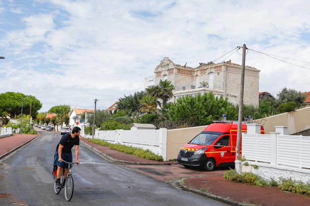 RECORD DATE NOT STATED Fouras, the storm on Wednesday, August 26, 2026; damage along the southern coast of Fouras Romuald Augé MAXPPP Fouras 27082026 Romuald Augé MAXPPP Thursday, August 27, 2026, in the aftermath of the strong winds that struck the Atlantic coast on Wednesday, August 26, villas on the southern coast of Fouras were heavily affected; firefighters are on site repairing the damage. Fouras, France, Aug. 27, 2026 In the wake of the strong winds that struck the Atlantic coast on Wednesday, August 26, villas on the southern coast of Fouras were heavily affected; firefighters are on site repairing the damage. Fouras, waterfront, southern coast, France Copyright: xMAXPPPxRomualdxAugéx AUG202608274423 AUG202608274423