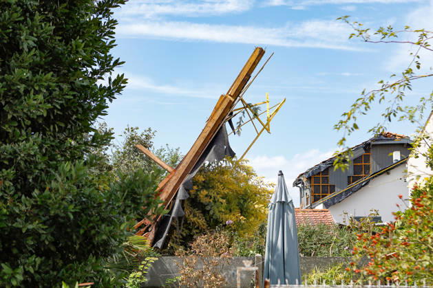 RECORD DATE NOT STATED Fouras, the storm on Wednesday, August 26, 2026; damage along the southern coast of Fouras Romuald Augé MAXPPP Fouras 27082026 Romuald Augé MAXPPP Thursday, August 27, 2026, in the aftermath of the strong winds that struck the Atlantic coast on Wednesday, August 26, villas on the southern coast of Fouras were heavily affected; firefighters are on site repairing the damage. Fouras, France, Aug. 27, 2026 In the wake of the strong winds that struck the Atlantic coast on Wednesday, August 26, villas on the southern coast of Fouras were heavily affected; firefighters are on site repairing the damage. Fouras, seaside, southern coast, France Copyright: xMAXPPPxRomualdxAugéx AUG202608274427 AUG202608274427