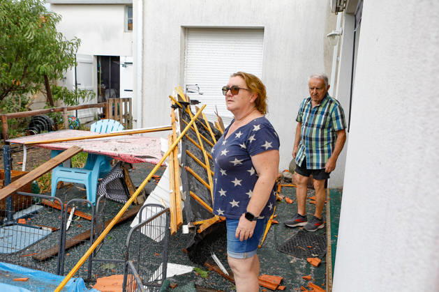 Fouras, the storm on Wednesday, August 26, 2026; damage along the southern coast of Fouras Romuald Augé MAXPPP Fouras 27082026 Romuald Augé MAXPPP Thursday, August 27, 2026, in the aftermath of the strong winds that struck the Atlantic coast on Wednesday, August 26, villas on the southern coast of Fouras were heavily affected; firefighters are on site repairing the damage. Fouras, France, Aug. 27, 2026 In the wake of the strong winds that struck the Atlantic coast on Wednesday, August 26, villas on the southern coast of Fouras were heavily affected; firefighters are on site repairing the damage. Fouras, seaside, southern coast, France Copyright: xMAXPPPxRomualdxAugéx AUG202608274408 AUG202608274432
