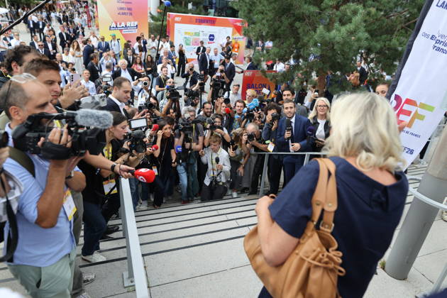 REF Medef - Marine Le Pen Arrives at Presidential Debate President of the Rassemblement National party and 2027 presidential candidate Marine Le Pen arrives at the presidential debate during the La REF 2026 meeting of French entrepreneurs, organised by the MEDEF, France s main employers federation, at the Roland-Garros venue in Paris, France on August 27, 2026. Photo by Raphael Lafargue ABACAPRESS.COM Paris France  Copyright: xLafarguexRaphael ABACAx