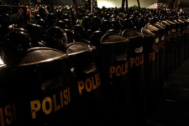 August 27, 2026, Jakarta, Dki Jakarta, Indonesia: August 27, 2026, A crowd staged a protest in front of the DPR MPR Building complex in Jakarta on Thursday. The protest called for the eradication of corruption and the passage of the Asset Forfeiture Bill. Jakarta Indonesia  - ZUMAf198 20260827_zip_f198_008 Copyright: xMuhammadxFebriansyahx