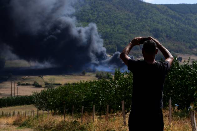 A major fire broke out in the commune of Brossainc in the Ardèche department, within the Pilat Regional Natural Park. The fire started at a car scrapyard near a residential area, causing numerous vehicle explosions. Several hectares of vegetation were also burned. Photo taken on Thursday, August 27, 2026, by Romain Doucelin, Bestimage, Brossainc, France  Copyright: xRomainxDoucelinx xBestimagexRomainxDoucelinx xBestimagex