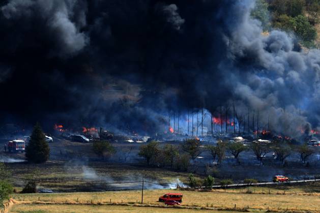 Major fire in the municipality of Brossainc in the Ardèche department, within the Pilat Regional Natural Park. The fire started at a car scrapyard near a residential area, causing numerous vehicle explosions. Several hectares of vegetation were also burned. Photo taken on Thursday, August 27, 2026, during the fire department’s response. Romain Doucelin, Bestimage, Brossainc, France  Copyright: xRomainxDoucelinx xBestimagexRomainxDoucelinx xBestimagex