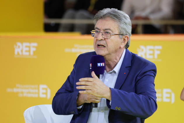 REF Medef - Presidential Debate Leader of the La France Insoumise party Jean-Luc Melenchon at the presidential debate during the La REF 2026 meeting of French entrepreneurs, organised by the MEDEF, France s main employers federation, at the Roland-Garros venue in Paris, France on August 27, 2026. Photo by Raphael Lafargue ABACAPRESS.COM Paris France  Copyright: xLafarguexRaphael ABACAx