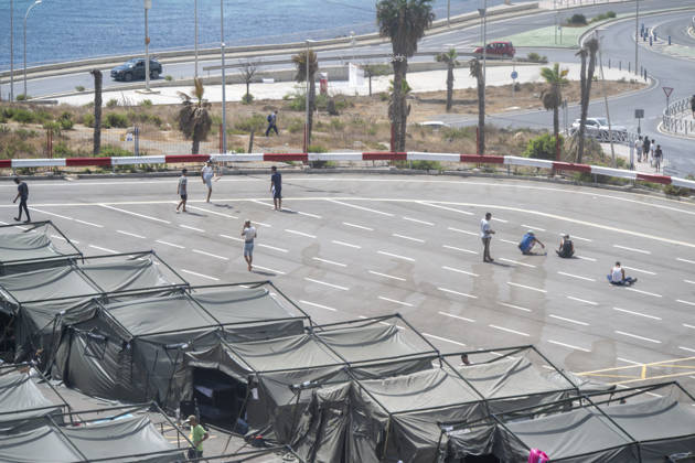 The Army Sets Up More Tents in Loma Colmenar Several workers are setting up new tents in Loma Colmenar on August 27, 2026, in Ceuta, Spain. The Loma Colmenar encampment has become one of the main gathering points for migrants, which is why various improvement projects are underway to enhance conditions there. AUGUST 27, 2026 MIGRATION CRISIS Ceuta, Spain  Copyright: xMarcosxMorenox 7734681