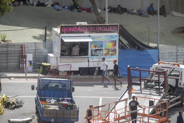 The Army Sets Up More Tents in Loma Colmenar Several workers are setting up new tents in Loma Colmenar on August 27, 2026, in Ceuta, Spain. The Loma Colmenar encampment has become one of the main gathering points for migrants, which is why various improvement projects are underway to enhance conditions there. AUGUST 27, 2026 MIGRATION CRISIS Ceuta, Spain  Copyright: xMarcosxMorenox 7734682