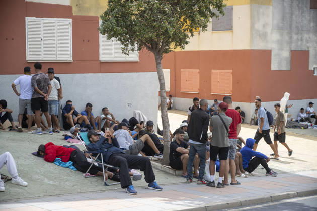 Migrants Survive on the Streets of the Loma Colmenar Neighborhood in Ceuta Several migrants on the streets of the Loma Colmenar neighborhood, August 27, 2026, in Ceuta, Spain. Residents of the Loma Colmenar neighborhood report that the situation is unsustainable, marked by fights, vulnerable minors, and people sleeping on the street. AUGUST 27, 2026 MIGRATION CRISIS Ceuta, Spain  Copyright: xMarcosxMorenox 7734704