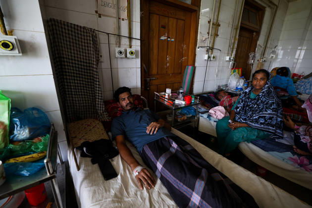 Dengue Outbreak in Bangladesh BARISHAL, BANGLADESH - AUGUST 27: A Patient is seen taking treatment at the Sher-E-Bangla Medical College Hospital after being diagnosed with Dengue in Barishal, Bangladesh on August 27, 2026. Niamul Rifat Anadolu Barishal Bangladesh. Editorial use only. Please get in touch for any other usage.  Copyright: x2026xAnadoluxNiamulxRifatx