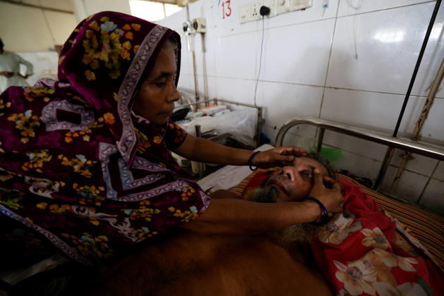 Dengue Outbreak in Bangladesh BARISHAL, BANGLADESH - AUGUST 27: A Patient is seen taking treatment at the Sher-E-Bangla Medical College Hospital after being diagnosed with Dengue in Barishal, Bangladesh on August 27, 2026. Niamul Rifat Anadolu Barishal Bangladesh. Editorial use only. Please get in touch for any other usage.  Copyright: x2026xAnadoluxNiamulxRifatx