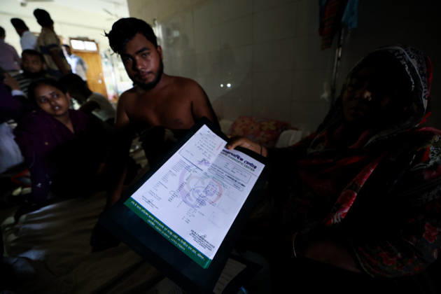 Dengue Outbreak in Bangladesh BARISHAL, BANGLADESH - AUGUST 27: A Patient is seen taking treatment at the Sher-E-Bangla Medical College Hospital after being diagnosed with Dengue in Barishal, Bangladesh on August 27, 2026. Niamul Rifat Anadolu Barishal Bangladesh. Editorial use only. Please get in touch for any other usage.  Copyright: x2026xAnadoluxNiamulxRifatx