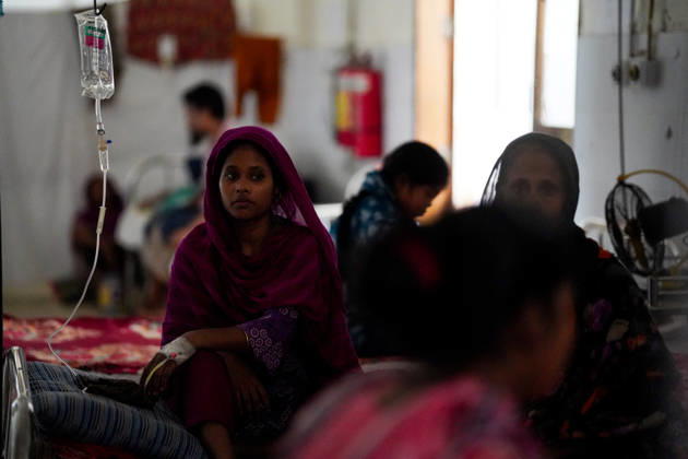 Dengue Outbreak in Bangladesh BARISHAL, BANGLADESH - AUGUST 27: A Patient is seen taking treatment at the Sher-E-Bangla Medical College Hospital after being diagnosed with Dengue in Barishal, Bangladesh on August 27, 2026. Niamul Rifat Anadolu Barishal Bangladesh. Editorial use only. Please get in touch for any other usage.  Copyright: x2026xAnadoluxNiamulxRifatx