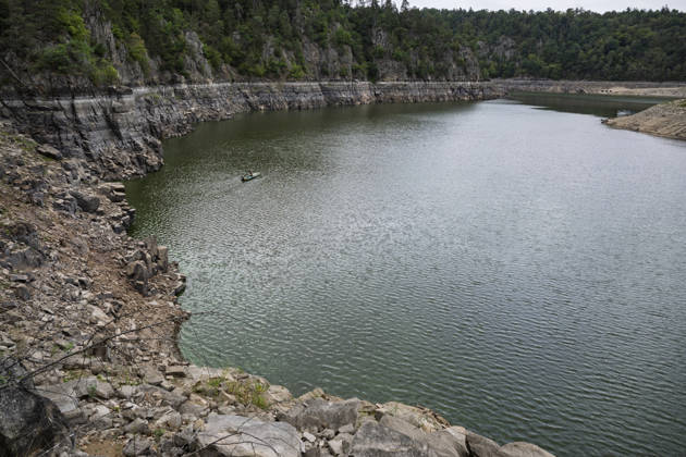 Low water level at the Otava and Lomnice rivers confluence at the Orlik Reservoir, on August 27, 2026, Zvikovske Podhradi, Czech Republic. (CTKxPhoto VaclavxPancer) CTKPhotoP2026082706524  CTKPhotoP2026082706524
