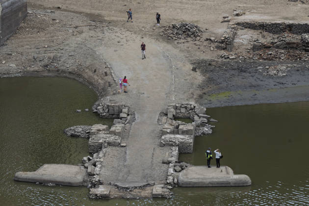 Low water level at the Orlik Reservoir, In Temesvar, Czech Republic, August 27, 2026. Pictured Podolsky (Podolsko) bridge. (CTKxPhoto VaclavxPancer) CTKPhotoP2026082707003  CTKPhotoP2026082707003