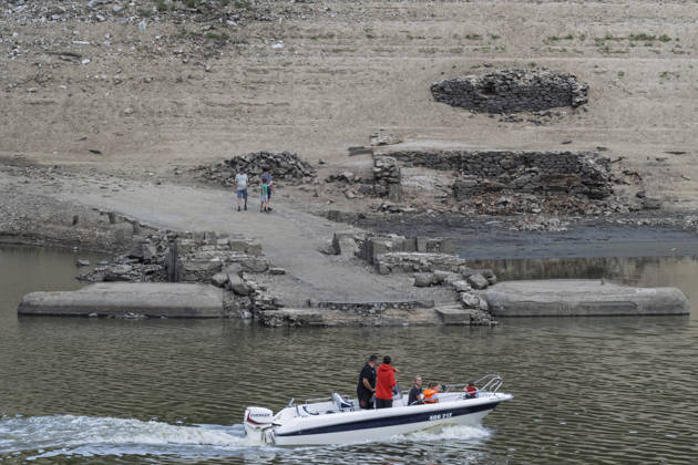 Low water level at the Orlik Reservoir, In Temesvar, Czech Republic, August 27, 2026. Pictured Podolsky (Podolsko) bridge. (CTKxPhoto VaclavxPancer) CTKPhotoP2026082707023  CTKPhotoP2026082707023