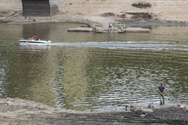 Low water level at the Orlik Reservoir, In Temesvar, Czech Republic, August 27, 2026. Pictured Podolsky (Podolsko) bridge. (CTKxPhoto VaclavxPancer) CTKPhotoP2026082707024  CTKPhotoP2026082707024