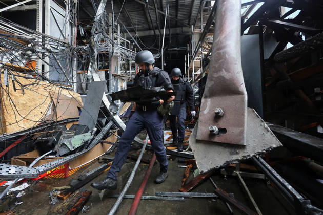 State Emergency Service rescuers work in an Epicenter hypermarket in the Osnovianskyi district, destroyed by a Russian drone attack, Kharkiv, Ukraine, August 27, 2026. A 40-year-old man was killed, and four others were injured in the strike. (Photo by Viacheslav Madiievskyi Ukrinform) Russian drone attacks home improvement hypermarket in Kharkiv  Copyright: xViacheslavxMadiievskyix