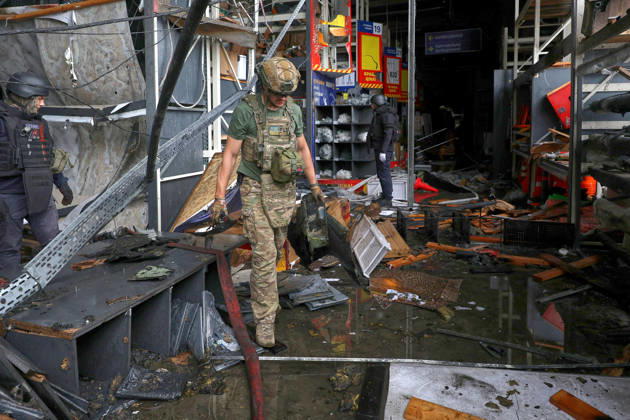 Experts work in an Epicenter hypermarket in the Osnovianskyi district, destroyed by a Russian drone attack, Kharkiv, Ukraine, August 27, 2026. A 40-year-old man was killed, and four others were injured in the strike. (Photo by Viacheslav Madiievskyi Ukrinform) Russian drone attacks home improvement hypermarket in Kharkiv  Copyright: xViacheslavxMadiievskyix