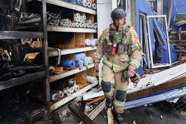 A rescuer works at an Epicenter hypermarket in the Osnovianskyi district, destroyed by a Russian drone attack, Kharkiv, Ukraine, August 27, 2026. A 40-year-old man was killed, and four others were injured in the strike. (Photo by Viacheslav Madiievskyi Ukrinform) Russian drone attacks home improvement hypermarket in Kharkiv  Copyright: xViacheslavxMadiievskyix