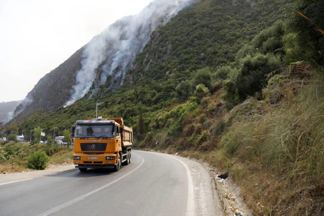 Fires in Jijel and Bedjaia: A general view of the burned houses, cars, and animals in the village of Nador, in the Jijel Mountains east of Algiers, in Algeria on August 27, 2026. The Algerian Ministry of the Interior announced that at least 12 people have died and 54 others have been injured in multiple forest fires across the country. Photo by Billel Bensalem, APP, Jijel, Algeria Copyright: xAlgÃ riexPressexPhotosxBillelxBensalemx xAPPx _MG_8937