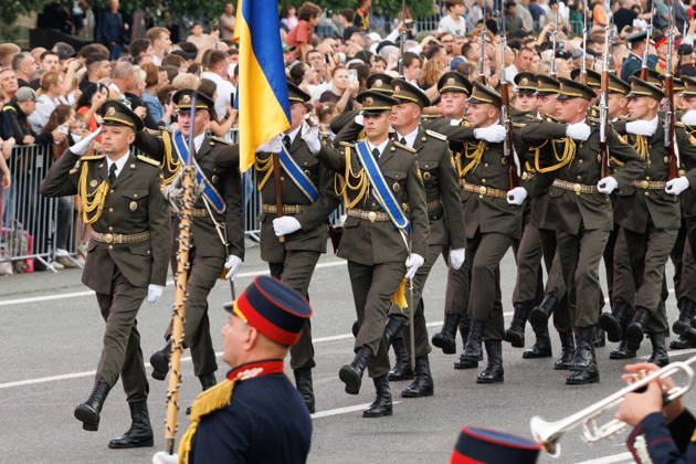 MOLDOVA, CHISINAU - AUGUST 27, 2026: Ukrainian servicemen march in formation during a military parade marking 35 years of Moldova™s independence. More than 2,000 soldiers and military officers took part in the parade that featured more than 100 pieces of military and special hardware, including armoured vehicles, drones and other armaments provided by NATO member states Chisinau Moldova  - ZUMAt113 20260827_zaa_t113_305 Copyright: xVadimxDenisovx