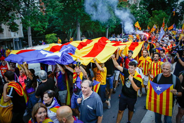 ANC Protest Outside Camp Nou Several people during a protest outside Camp Nou on August 27, 2026, in Barcelona, Catalonia, Spain. The rally was organized by the Catalan National Assembly (ANC) as an act of celebration of the estelada flag. The demonstration comes in response to the FC Barcelona board’s decision to cancel the tribute to the players who won the World Cup with the Spanish national team during this Thursday’s La Liga match against Athletic at Spotify Camp Nou AUGUST 27, 2026 INDEPENDENCE MOVEMENT NATIONAL SOCCER TEAM Kike Rincó Barcelona, Catalonia Barcelona, Catalonia, Spain  Copyright: xKikexRinconx 7734851