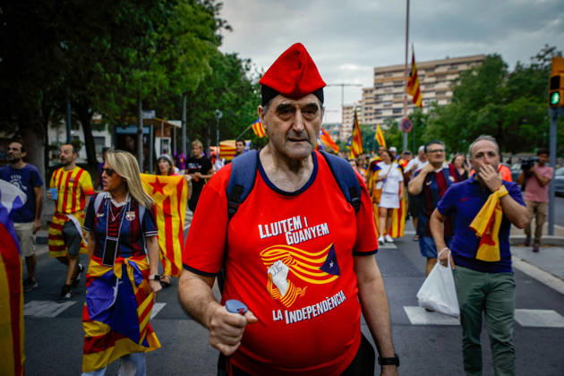 ANC Protest Outside Camp Nou Several people during a protest outside Camp Nou on August 27, 2026, in Barcelona, Catalonia, Spain. The rally was organized by the Catalan National Assembly (ANC) as an act of celebration of the estelada flag. The demonstration comes in response to the FC Barcelona board’s decision to cancel the tribute to the players who won the World Cup with the Spanish national team during this Thursday’s La Liga match against Athletic at Spotify Camp Nou AUGUST 27, 2026 INDEPENDENCE MOVEMENT NATIONAL SOCCER TEAM Kike Rincó Barcelona, Catalonia Barcelona, Catalonia, Spain  Copyright: xKikexRinconx 7734859