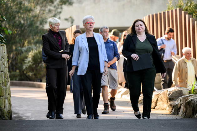BIRD FLU PRESSER, NSW Minister for the Environment Penny Sharpe (centre) and NSW Minister for Agriculture Tara Moriarty (right) arrive for a press conference at Taronga Zoo, Sydney, Friday, August 28, 2026. The NSW Government has commenced a rollout of targeted vaccinations for vulnerable species of birds to help protect them against H5 avian influenza (bird flu). ( NO ARCHIVING SYDNEY NEW SOUTH WALES AUSTRALIA  Copyright: xBIANCAxDExMARCHIx 20260828160000476764