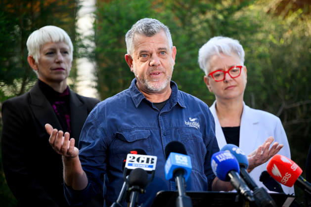 BIRD FLU PRESSER, BirdLife Australia™s Regent Honeyeater Recovery Advisor Mick Roderick (centre) speaks to media during a press conference at Taronga Zoo, Sydney, Friday, August 28, 2026. The NSW Government has commenced a rollout of targeted vaccinations for vulnerable species of birds to help protect them against H5 avian influenza (bird flu). ( NO ARCHIVING SYDNEY NEW SOUTH WALES AUSTRALIA  Copyright: xBIANCAxDExMARCHIx 20260828195838189000
