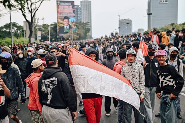August 27, 2026, Jakarta, Indonesia: JAKARTA, INDONESIA, AUGUST 27, 2026: Protesters clash with security personnel stationed outside the DPR MPR complex during a demonstration calling for the eradication of corruption and the passage of the Asset Recovery Bill in Jakarta. Jakarta Indonesia - ZUMAq101 20260827_zna_q101_092 Copyright: xJnaxEditorx