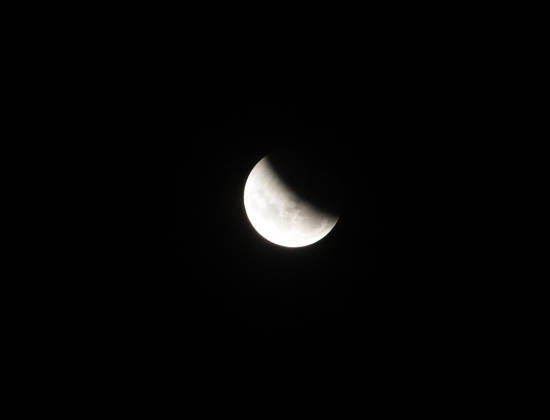 RIO DE JANEIRO, RJ - 28.08.2026: ECLIPSE LUNAR NO RIO DE JANEIRO - Clear skies allow for observation of the lunar eclipse in the city of Rio de Janeiro. x3005847x  LuizxGomes
