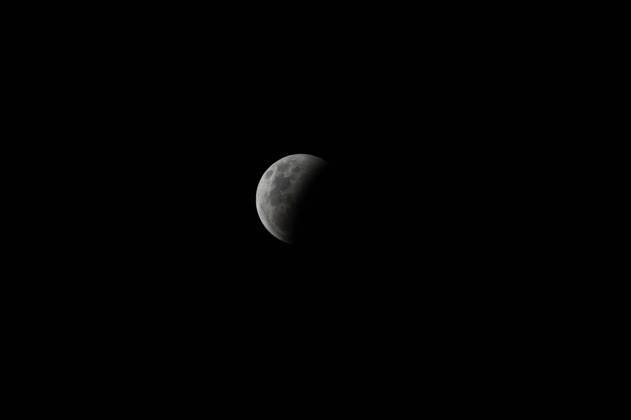 CAXIAS DO SUL, RS - 28.08.2026: ECLIPSE LUNAR CAXIAS DO SUL - Images of the deep partial lunar eclipse that will occur between the night of August 27th and the early morning of August 28th, 2026, visible throughout Brazil. Main Times (Brasilia Time): 10:24 PM (08 27): Beginning of the penumbral phase; 11:34 PM (08 27): Beginning of the partial eclipse; 1:13 AM (08 28): Peak of the eclipse (with approximately 96% of the Moon covered by the Earth& 39;s shadow); 2:52 AM (08 28): End of the partial phase; 4:02 AM (08 28): End of the penumbral eclipse. Caxias do Sul, RS (27 28). x3005851x  AntÃ nioxMachado
