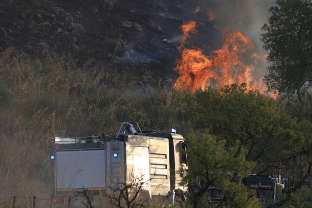 Firefighting efforts continue as wildfire burns in Sicily, Italy PALERMO, ITALY - AUGUST 27: Firefighters and forestry workers work to contain the flames after a wildfire broke out on the slopes of Mount Gulino near Palermo in western Sicily, Italy, on August 27, 2026. They work through the night to contain the flames and evacuate residents from settlements threatened by the fire. Two helicopters provide aerial support for firefighting efforts. Alberto Lo Bianco Anadolu Palermo Italy. Editorial use only. Please get in touch for any other usage.  Copyright: x2026xAnadoluxAlbertoxLoxBiancox