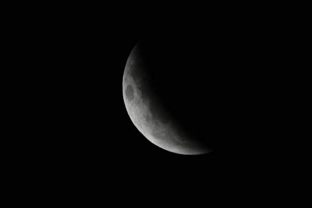 CAXIAS DO SUL, RS - 28.08.2026: ECLIPSE LUNAR CAXIAS DO SUL - Images of the deep partial lunar eclipse that will occur between the night of August 27th and the early morning of August 28th, 2026, visible throughout Brazil. Main Times (Brasilia Time): 10:24 PM (08 27): Beginning of the penumbral phase; 11:34 PM (08 27): Beginning of the partial eclipse; 1:13 AM (08 28): Peak of the eclipse (with approximately 96% of the Moon covered by the Earth& 39;s shadow); 2:52 AM (08 28): End of the partial phase; 4:02 AM (08 28): End of the penumbral eclipse. Caxias do Sul, RS (27 28). x3005864x Antà nioxMachado
