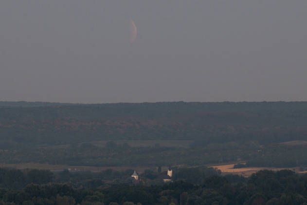 Partial lunar eclipse observed from Northern Hungary ZSUJTA, HUNGARY - AUGUST 28: A partial lunar eclipse, caused by the Moon passing through Earth s shadow, is observed near Zsujta, Hungary, on August 28, 2026. Robert Nemeti Anadolu Zsujta Hungary. Editorial use only. Please get in touch for any other usage. Copyright: x2026xAnadoluxRobertxNemetix