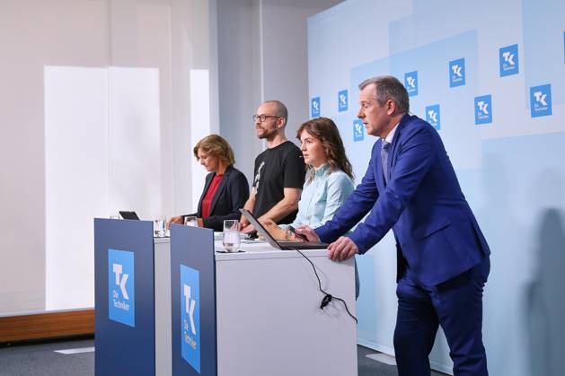 Berlin, Germany, August 27, 2026, Federal Press Conference Center, Techniker Krankenkasse, Social Media Report: Youth Between Like and Limit, L R Anne Kraemer, Valentin Dander, Lilli Berthold, Peter Wendt Copyright: xdtsxNachrichtenagenturx dts_131541