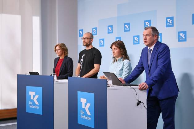 Berlin, Germany, August 27, 2026, Federal Press Conference Center, Techniker Krankenkasse, Social Media Report: Youth Between Like and Limit, L R Anne Kraemer, Valentin Dander, Lilli Berthold, Peter Wendt Copyright: xdtsxNachrichtenagenturx dts_131373