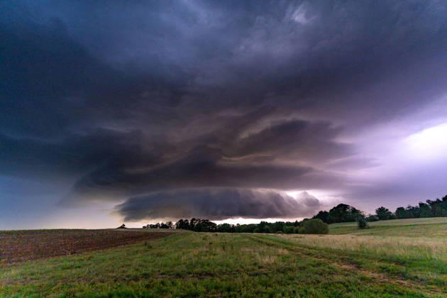 Weather Feature: In the morning, a striking thundercloud in the form of a supercell moves across Sulzbach an der Murr in the Rems-Murr district of Baden-Württemberg. Sulzbach an der Murr, Baden-Württemberg, Germany. Sulzbach an der Murr Copyright: x xonw-imagesx xAlexanderxWolfx