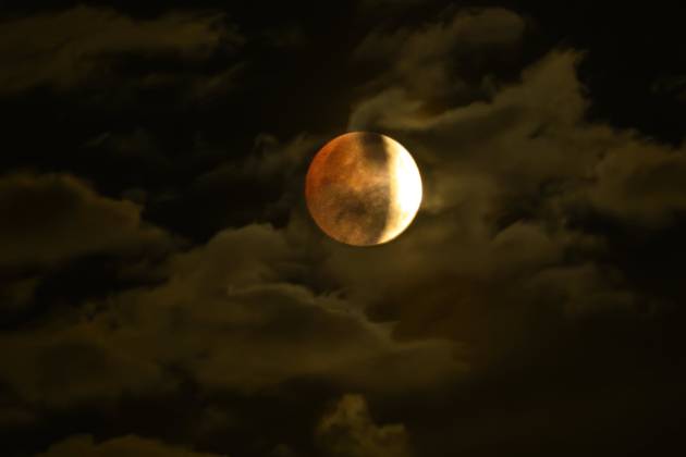 93% Lunar Eclipse Ecilpse Of The Sun 28 08 2026 DE PANNE, BEL - AUGUST 28 : A partial eclipse of the moon with a maximum of 93% pictured on August 28, 2026 in De Panne, Belgium, 28 08 2026 De Panne Belgium  Copyright: xPhilipxReynaersx