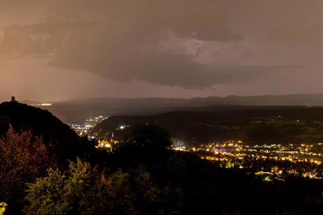 Thunderstorm clouds over the Eifel—View from Petersberg, August 28, 2026—View from Petersberg near Königswinter at night, showing approaching thunderstorm clouds coming from the direction of the Eifel; in the background on the left are the Drachenfels castle ruins, with Oberwinter behind them, Rolandseck; on the right, Mehlem and Wachtberg; Königswinter; Petersberg; North Rhine-Westphalia; Germany Copyright: xMarcxJohnx