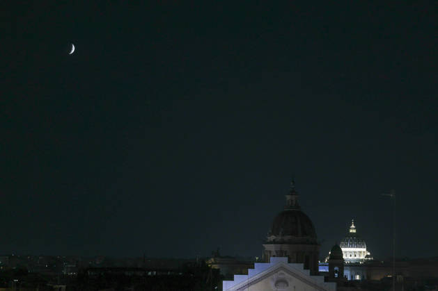 Partial Lunar Eclipse over Rome ROME, ITALY - AUGUST 28: The moon is seen over Sant Ambrogio e Carlo al Corso dome and St. Peter s dome (R) during the partial lunar eclipse in Rome, Italy, on August 28, 2026. Riccardo De Luca Anadolu Rome Italy. Editorial use only. Please get in touch for any other usage. Copyright: x2026xAnadoluxRiccardoxDexLucax