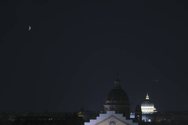 Partial Lunar Eclipse over Rome ROME, ITALY - AUGUST 28: The moon is seen over Sant Ambrogio e Carlo al Corso dome and St. Peter s dome (R) during the partial lunar eclipse in Rome, Italy, on August 28, 2026. Riccardo De Luca Anadolu Rome Italy. Editorial use only. Please get in touch for any other usage. Copyright: x2026xAnadoluxRiccardoxDexLucax