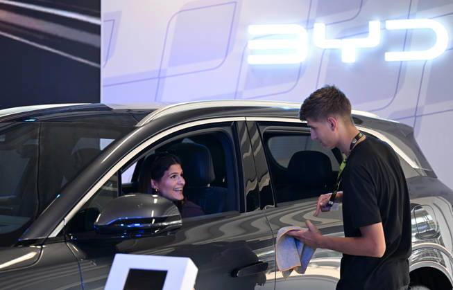 (260828) -- SAO PAULO, Aug. 28, 2026 -- A visitor sits in a new energy vehicle of Chinese automaker BYD at the auto edition of the Festival Interlagos 2026 in Sao Paulo, Brazil, Aug. 27, 2026. The four-day auto edition of the Festival Interlagos 2026 kicked off on Thursday at the Autodromo Jose Carlos Pace in Sao Paulo. Chinese carmakers showcase their new models of new energy vehicles at the event. ) BRAZIL-SAO PAULO-FESTIVAL INTERLAGOS-AUTO EDITION-CHINESE AUTOMAKERS JinxHaoyuan 