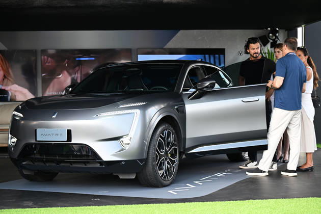 (260828) -- SAO PAULO, Aug. 28, 2026 -- Visitors learn about an electric vehicle of Chinese automaker AVATR at the auto edition of the Festival Interlagos 2026 in Sao Paulo, Brazil, Aug. 27, 2026. The four-day auto edition of the Festival Interlagos 2026 kicked off on Thursday at the Autodromo Jose Carlos Pace in Sao Paulo. Chinese carmakers showcase their new models of new energy vehicles at the event. ) BRAZIL-SAO PAULO-FESTIVAL INTERLAGOS-AUTO EDITION-CHINESE AUTOMAKERS JinxHaoyuan 