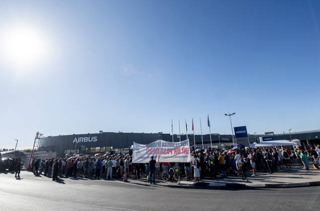 Fourth day of the indefinite strike by Airbus workers at the Getafe plant in Madrid. Several people on the fourth day of the indefinite strike by Airbus employees, on August 28, 2026, in Getafe, Madrid, Spain. Approximately 14,000 Airbus workers in Spain have been called upon since Tuesday to join an indefinite strike at the multinational’s six plants in the country to demand better wages and working conditions. The Airbus plant in Getafe is the group’s largest in Spain, with around 9,000 employees. AUGUST 28, 2026 Spain  Copyright: xAlbertoxOrtegax 7735377